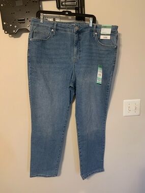 New Woman’s Terra & Sky Light-Medium Blue High Rise Jeans. Size 18W
